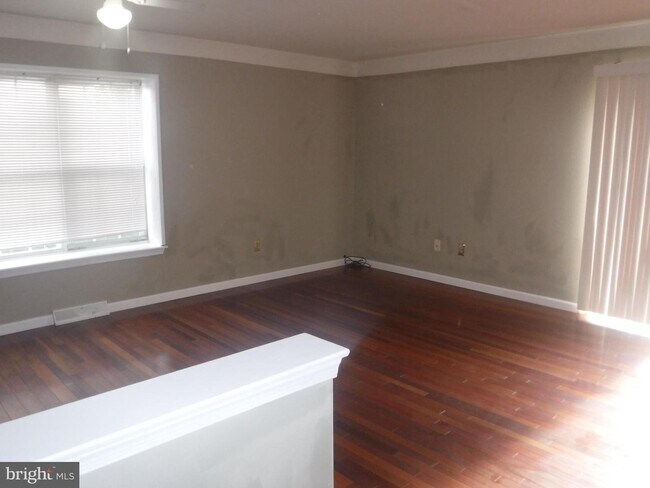 Building Photo - 821 Commons Ln