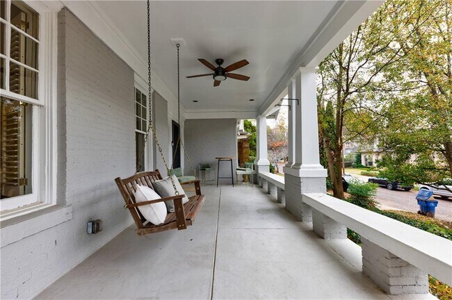 Foto del edificio - 654 Cresthill Ave NE