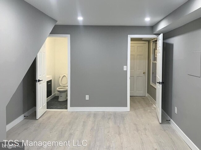 Building Photo - 3 br, 1.5 bath House - 1379 S 46th St Unit 2