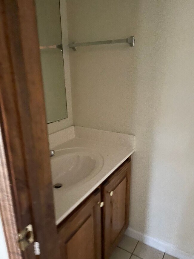 Foto del edificio - Lovely 2 bedroom 1.5 Bath Townhome Located...