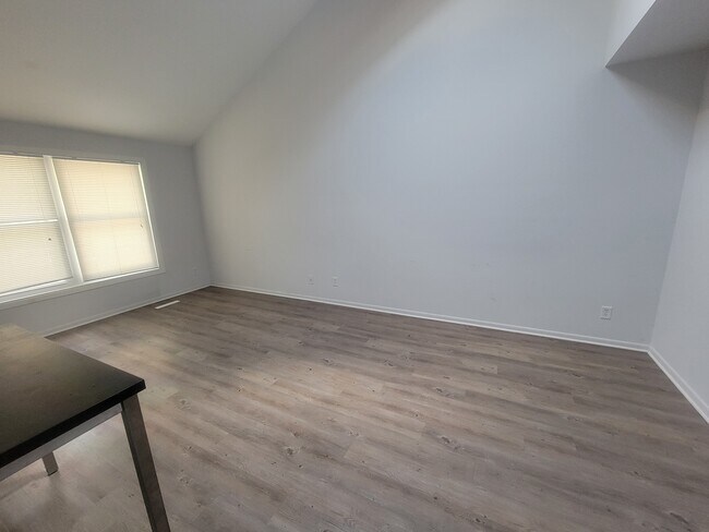 Building Photo - 6823 Park Ridge Dr