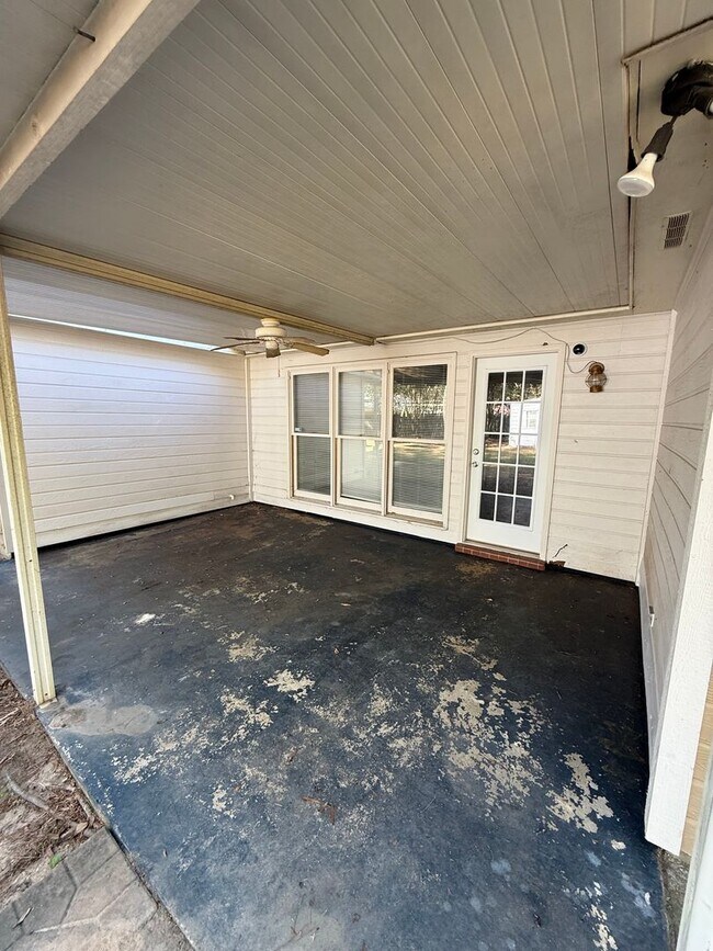 Foto del edificio - ** 4 Bed 2 bath located in Johnstown ** Ca...