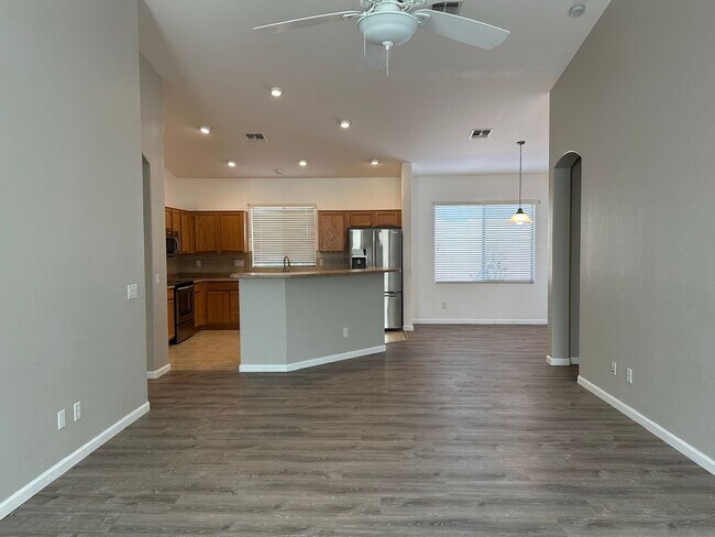 Building Photo - 4560 E Murrieta Rd