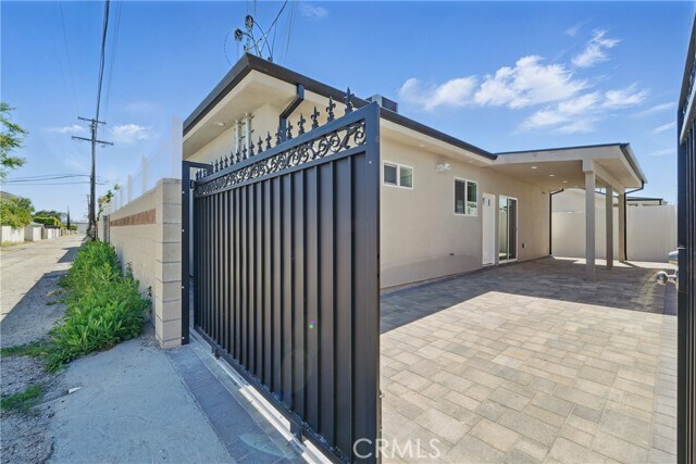 Foto del edificio - 8144 Vantage Ave