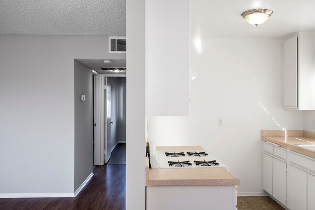 Foto del edificio - 735 E Palmer Ave
