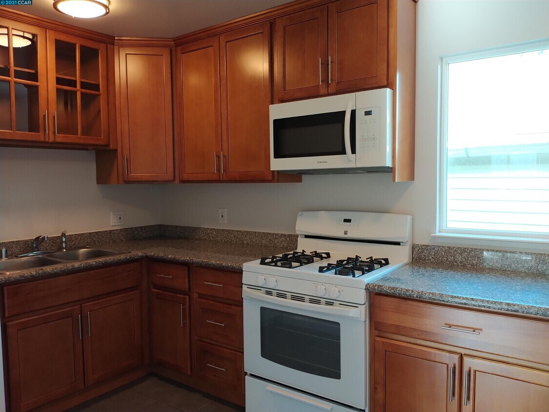 Building Photo - 429 La Paloma Rd