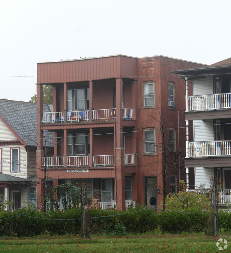 Primary Photo - Garden Apartments