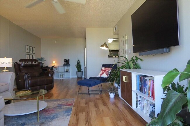 Foto del edificio - 1009 N Ocean Blvd