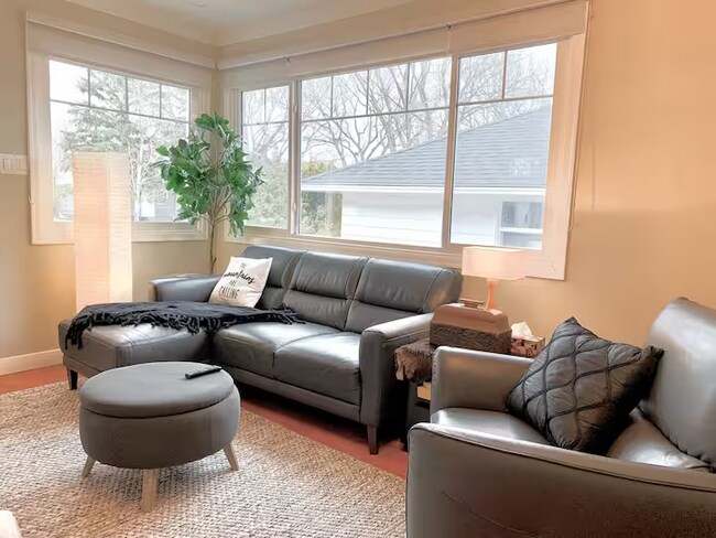 Photo du bâtiment - For Rent – 704 5 St E, Saskatoon, SK S7H 1G7 3 Bedrooms | 2 Bathrooms