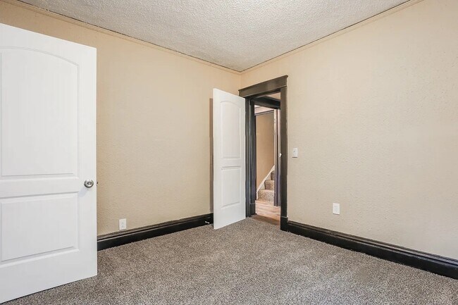 Foto del edificio - 3811 E 36th St