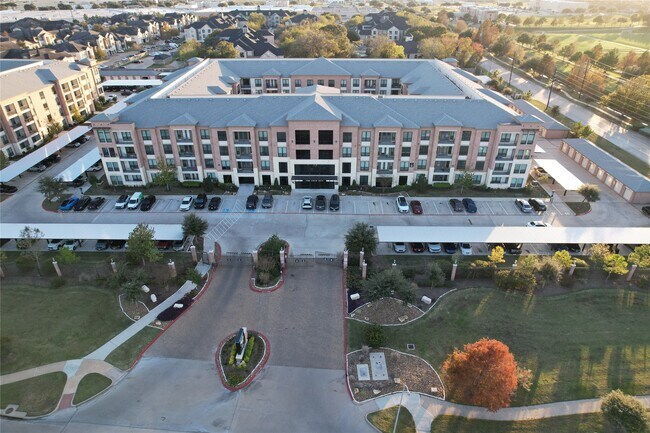 Building Photo - 7204 Town Center Blvd Blvd
