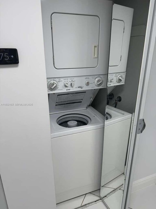 Building Photo - 9520 SW 8th St