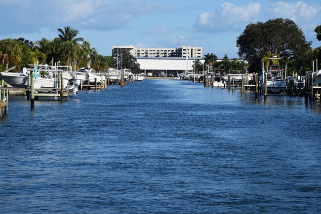 Marina Walk Apartments - Saint Petersburg, FL | Apartments.com