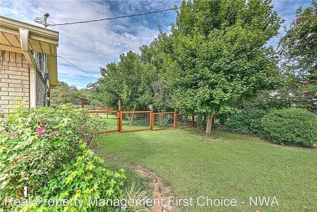Building Photo - 3 br, 2 bath House - 811 South 12th Street