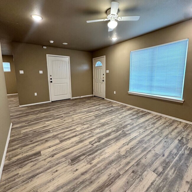 Foto del edificio - $99 Move In Special! - Cute 3 Bedroom 2 Ba...