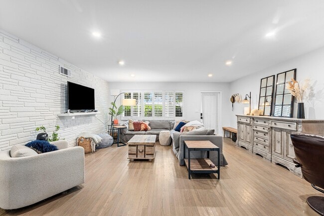 Foto del edificio - 162 Vassar Dr