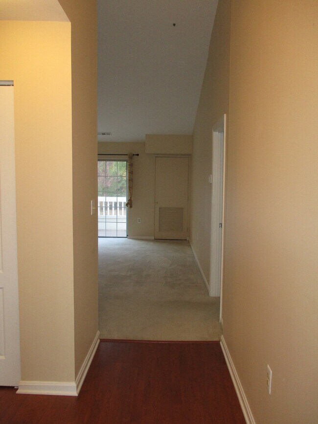 Foto del edificio - Top Floor 2BR/2BA Fully Updated Condo in E...