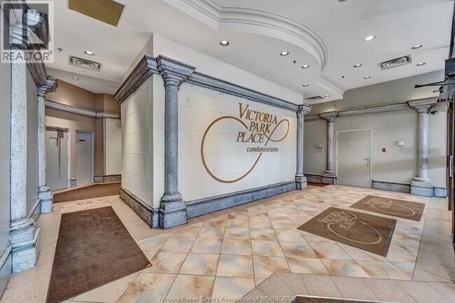 Photo du bâtiment - 150 Park St W