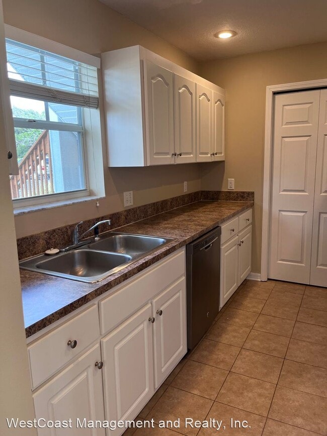 Building Photo - 2 br, 2 bath House - 6730 Moonglow Dr. # 102