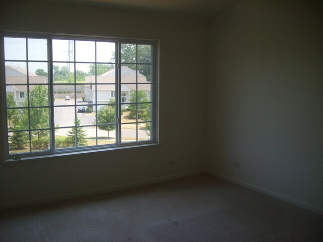 Foto del edificio - 534 Cary Woods Cir