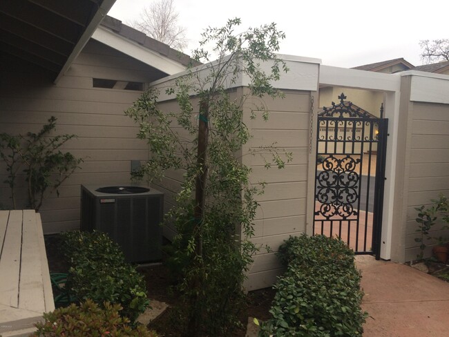 Building Photo - 4563 Tam Oshanter Dr