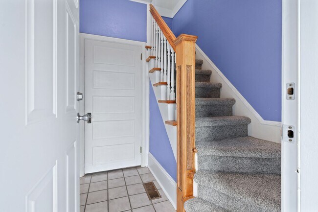 Foto del edificio - Spacious 4BR Turn-of-the-Century Charmer in the Heart of Bremerton!