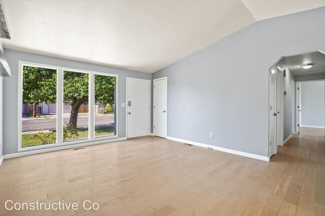 Building Photo - 3 br, 1 bath House - 10105 W Granger Avenue