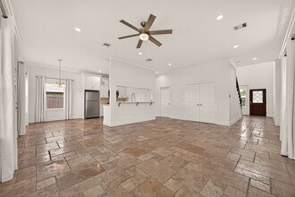 Building Photo - 2211 Silverbonnet St