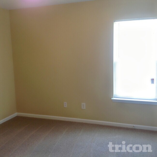 Foto del edificio - 7527 Hidden Creek Dr