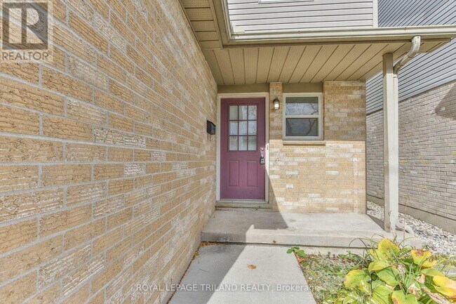 Photo du bâtiment - 952 Thistledown Way
