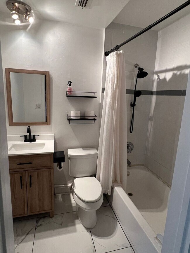 Foto del edificio - 2540 Elyria Ave