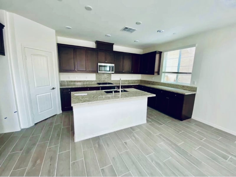 Foto del edificio - 7099 Montecito Ln