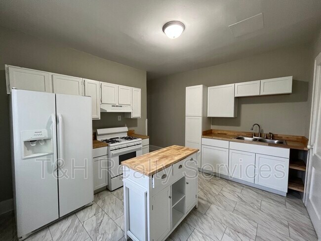 Foto del edificio - 329 W 28th St