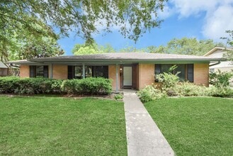 Building Photo - 4422 Nenana Dr