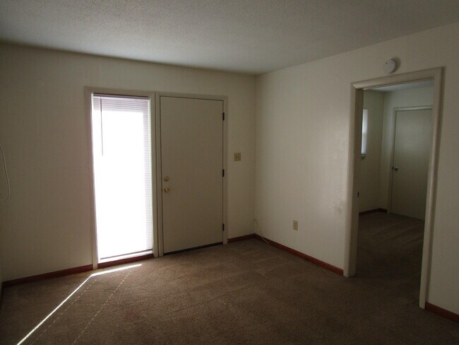 Foto del edificio - 6180 Circle Dr