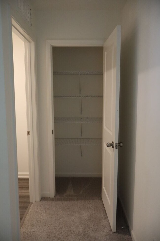 Foto del edificio - 3413 Baybrooke Dr