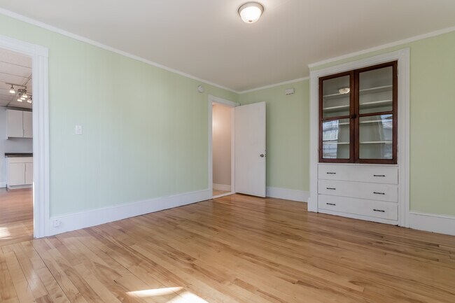 Building Photo - 30 Cutts Ave