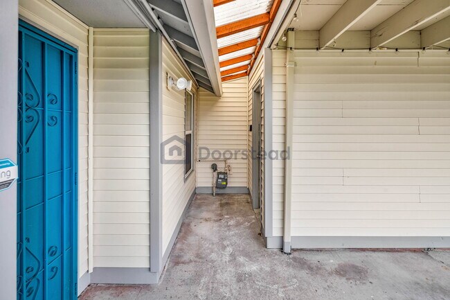 Building Photo - 3024 M Dr NE