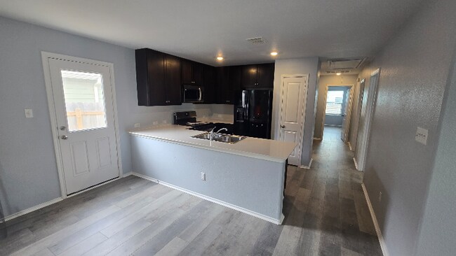 Foto del edificio - 451 Marty Allen Loop