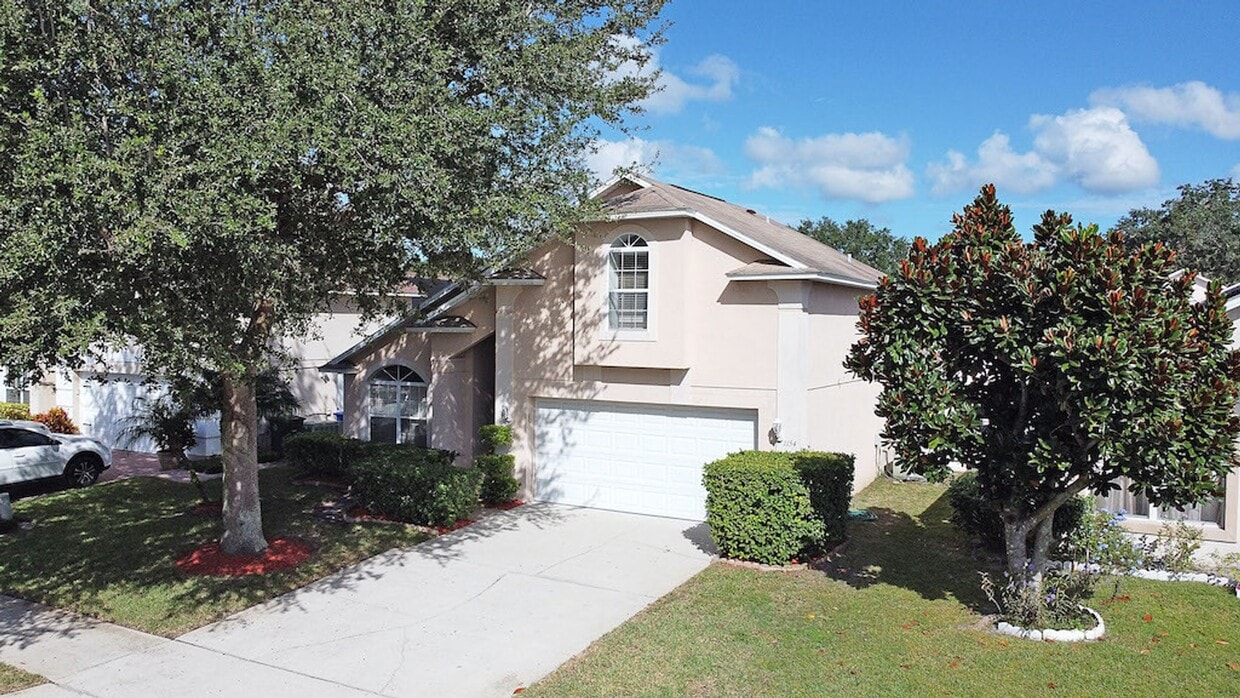 Primary Photo - Nice 4/3 Home with 2 Bonus rooms and Great...