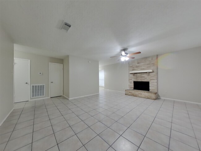 Building Photo - 4615 Tealgate Dr