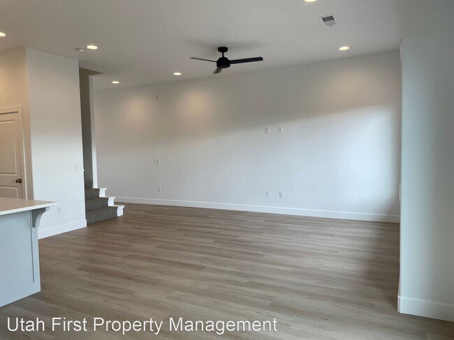 Building Photo - 3 br, 2.5 bath House - 2718 E Raintree St.