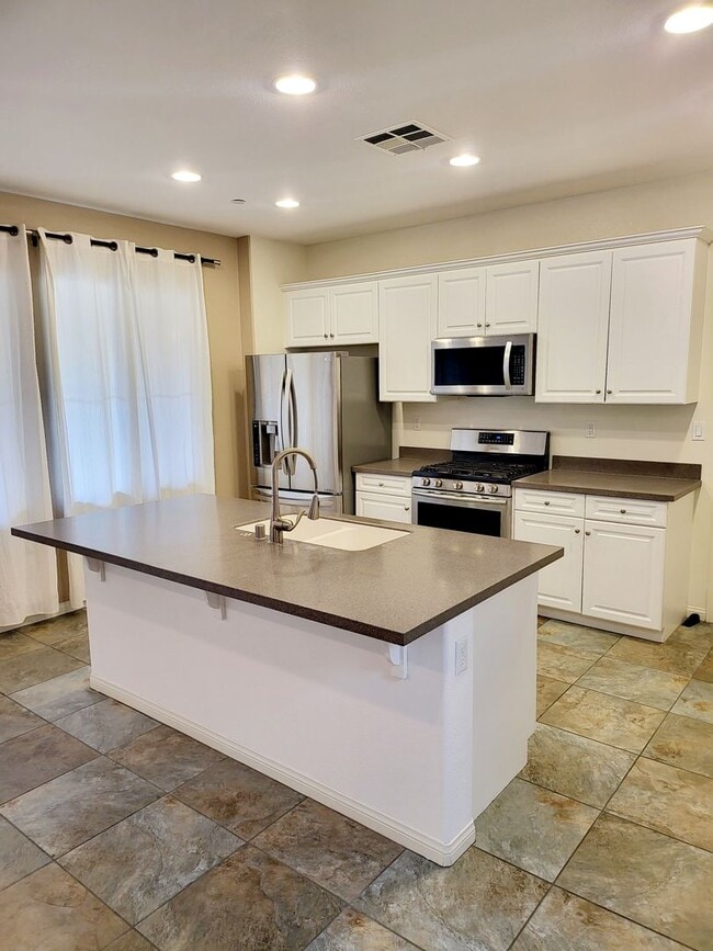 Building Photo - Otay Ranch 3 bedroom 2.5 bath 1917 sqft 2 ...