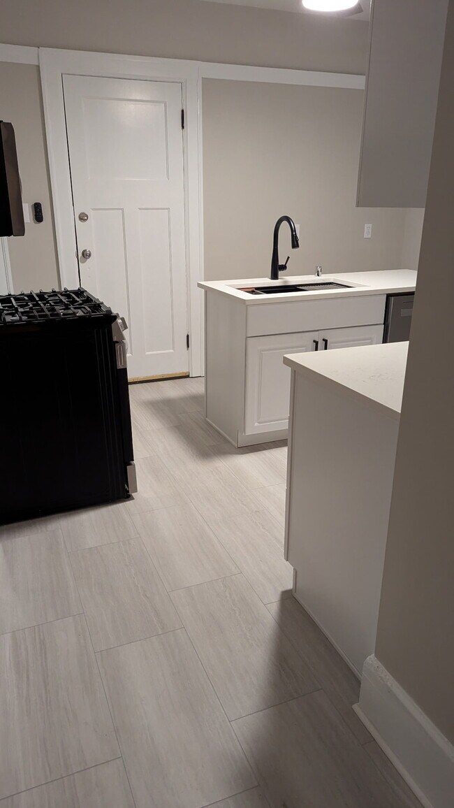 Foto del edificio - 319 E Montana St