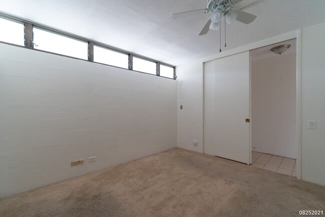 Building Photo - 1 Bed 1 Bath Camelot Condominium in Makiki