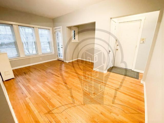 Building Photo - 2 bedroom in CHICAGO IL 60613