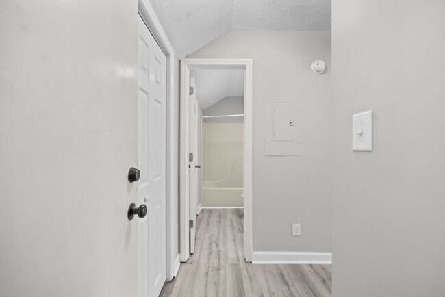 Building Photo - 3700 Golf Colony Ln