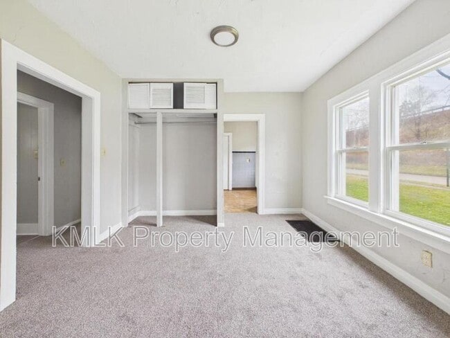 Building Photo - 543 Gage St