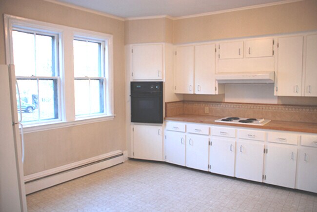 Kitchen - 197 Miller Ave