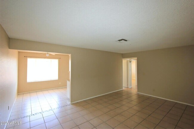 Foto del edificio - 4553 E Caballero Cir